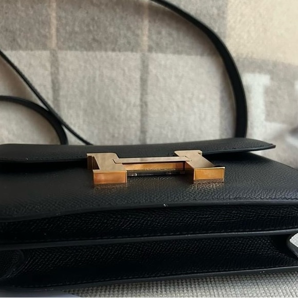 SOLD!Black Epsom Constance 18 GHW
C Stamp (2018). Highly sought after H neutral! - Picture 9 of 14